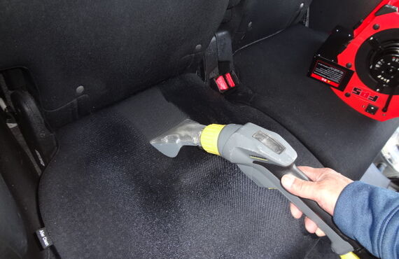 静岡のクリーニング業者は高い消臭効果のあるバキューム洗浄を行います